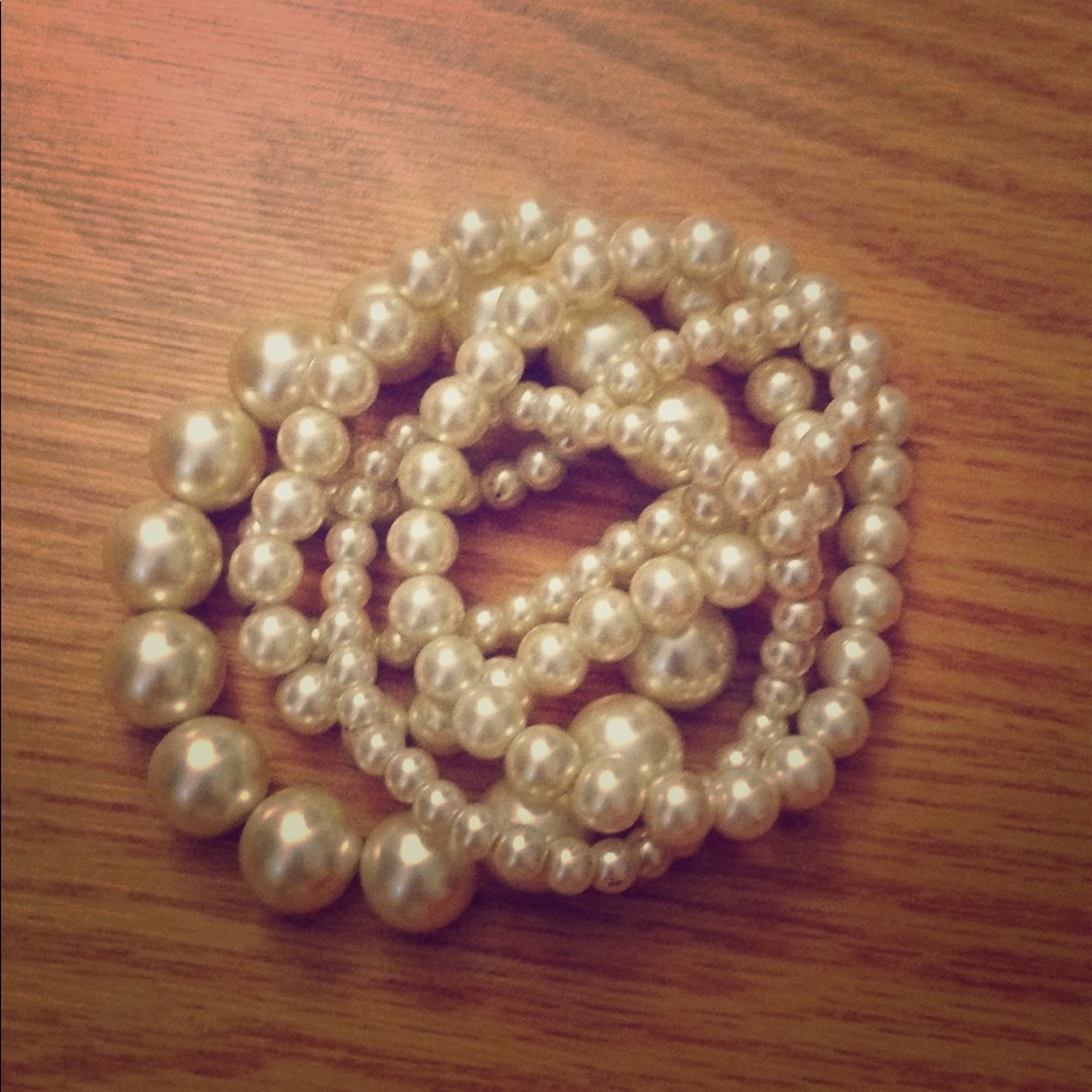Forever 21 pearl bracelet set